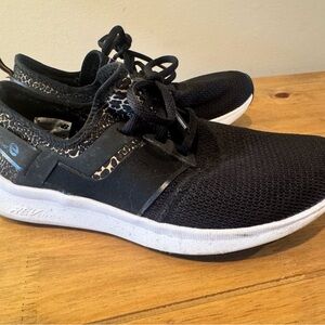 New Balance Black and White Shoe Tag